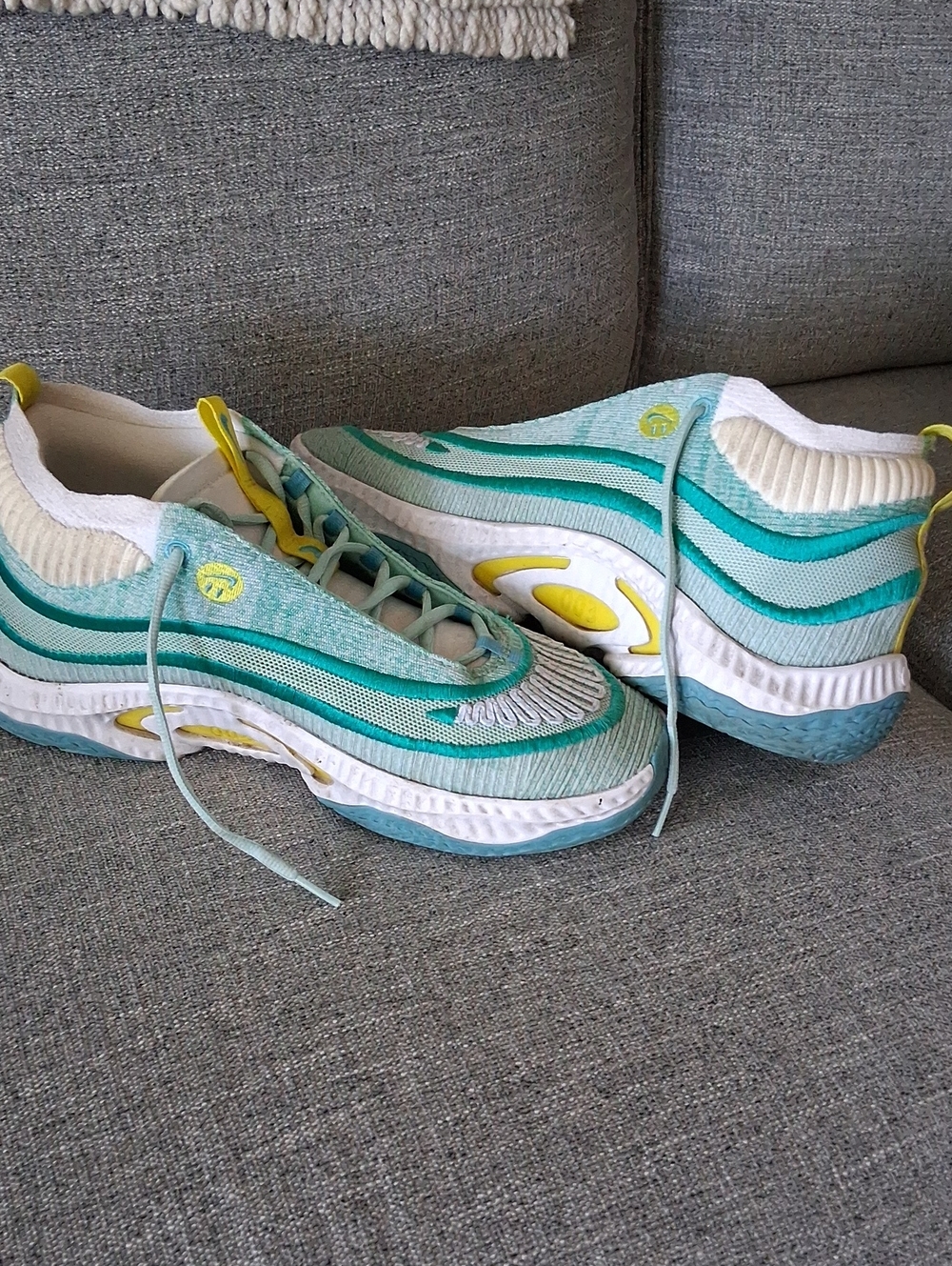 Nike Cosmic Unity 3  Mens  Teal & Yellow Athletic Sneakers